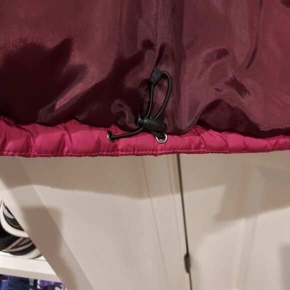 Raspberry-colored insulated vest - Picture 8 of 9